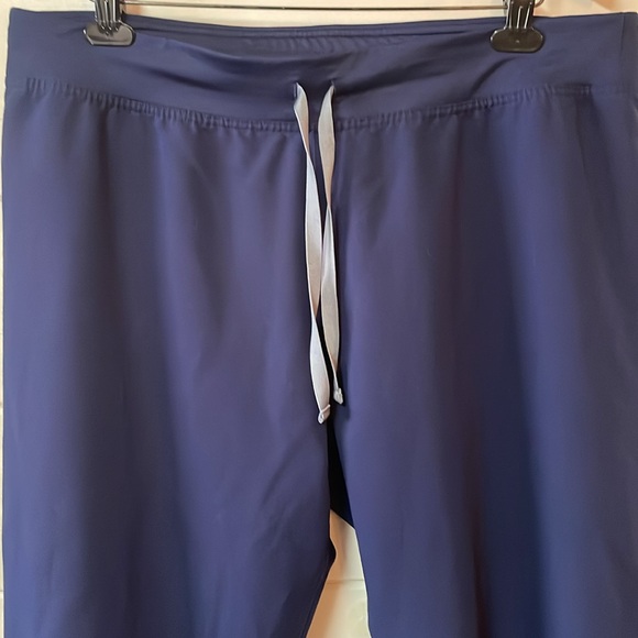 Figs Technical Collection
Navy Scrub Pants Size XL/P. - Picture 2 of 9